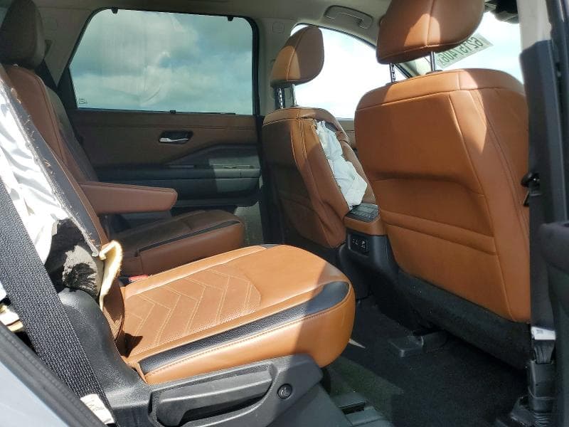 2025 NISSAN PATHFINDER PLATINUM 11