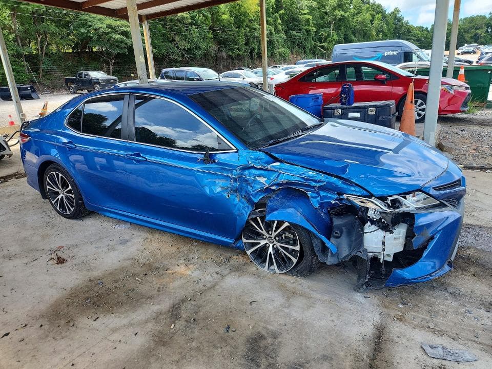 2020 TOYOTA CAMRY SE 4