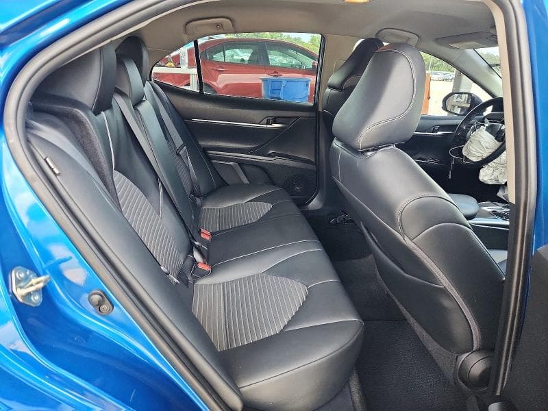 2020 TOYOTA CAMRY SE 10