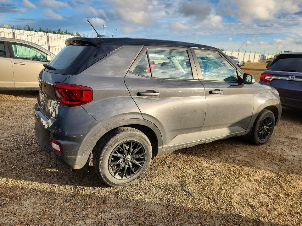 2023 HYUNDAI VENUE SE 3