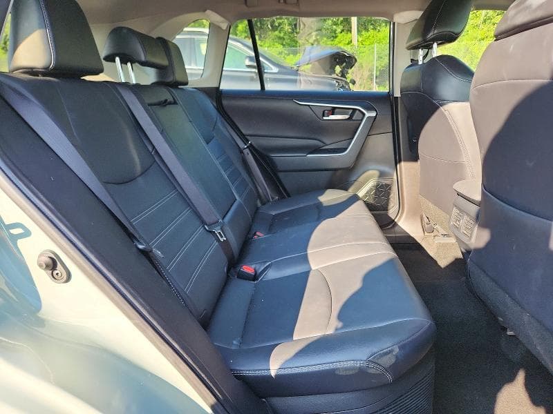 2022 TOYOTA RAV4 XLE PREMIUM 11