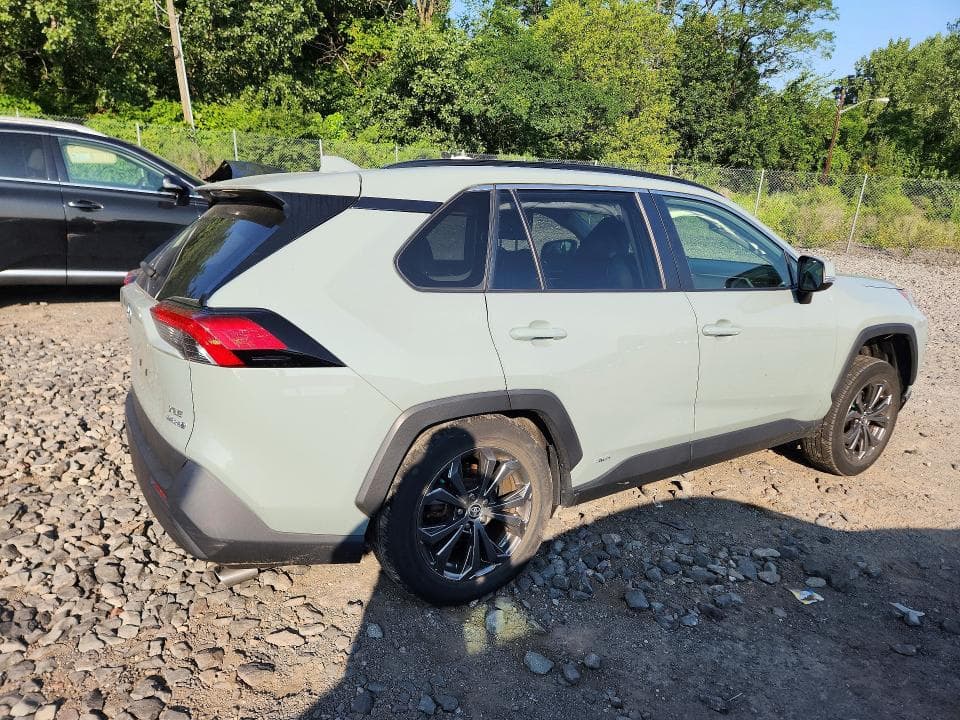 2022 TOYOTA RAV4 XLE PREMIUM 3
