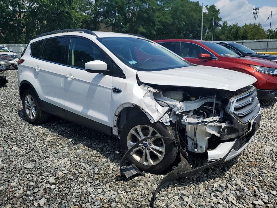 2017 FORD ESCAPE SE 4