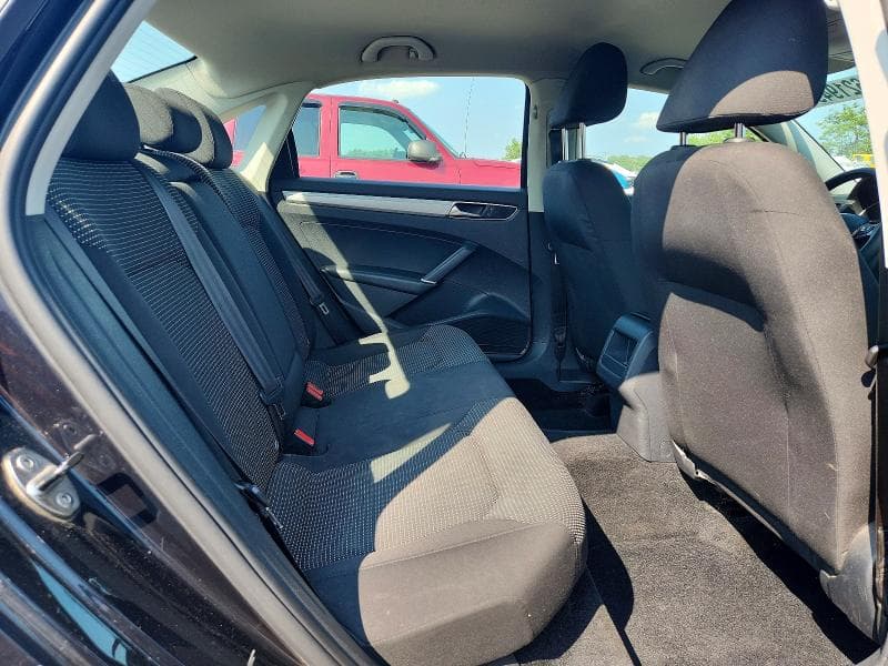 2017 VOLKSWAGEN PASSAT S 10