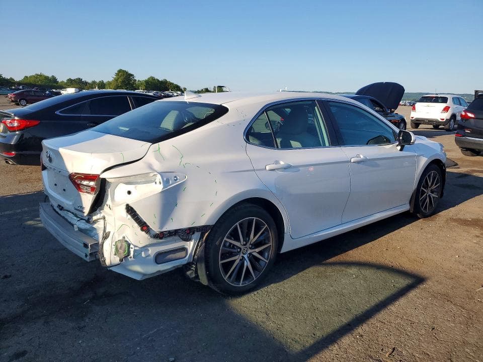 2024 TOYOTA CAMRY XLE 3