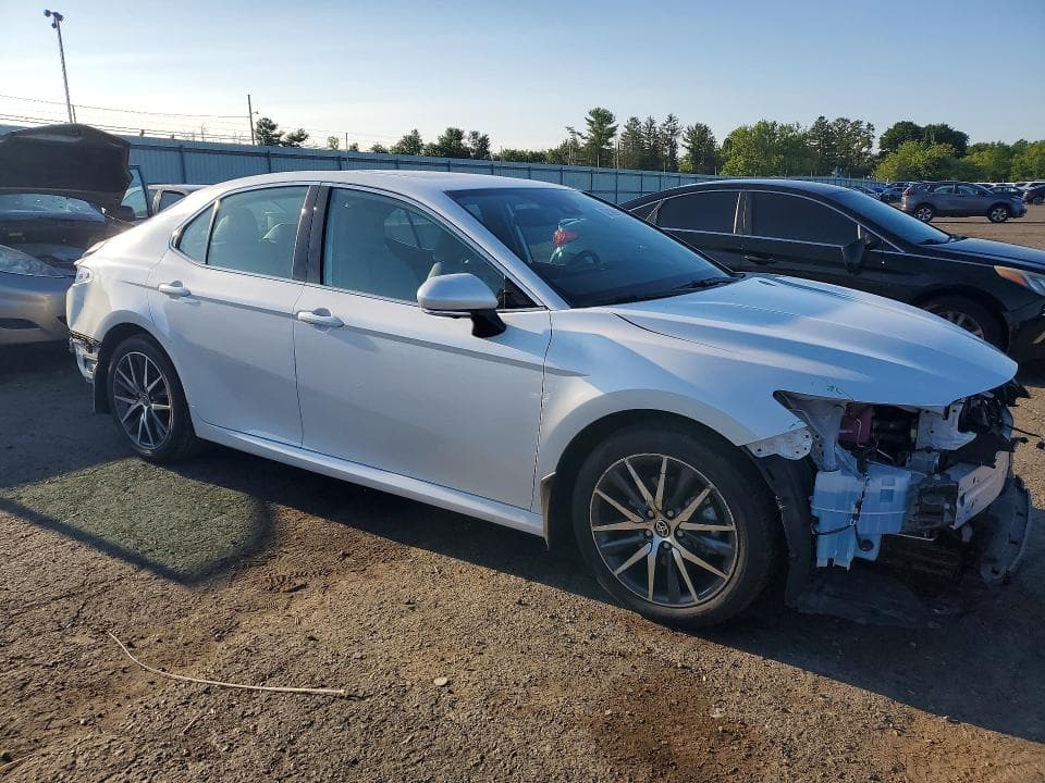 2024 TOYOTA CAMRY XLE 4