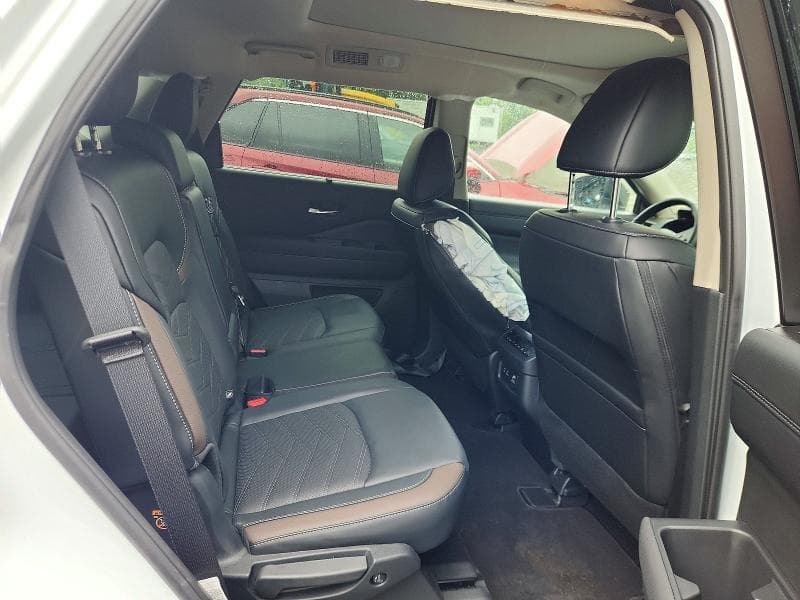 2025 NISSAN PATHFINDER PLATINUM 11