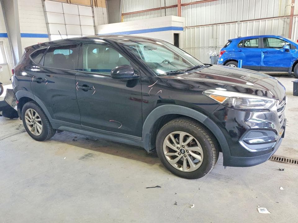 2017 HYUNDAI TUCSON SE 4