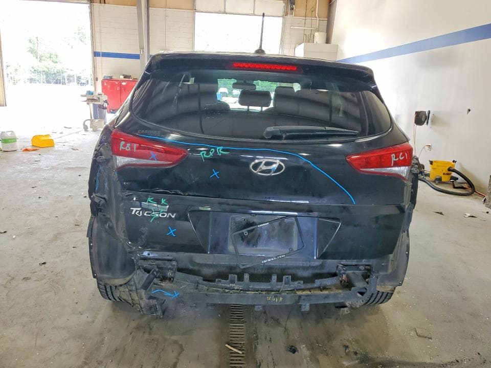 2017 HYUNDAI TUCSON SE 6
