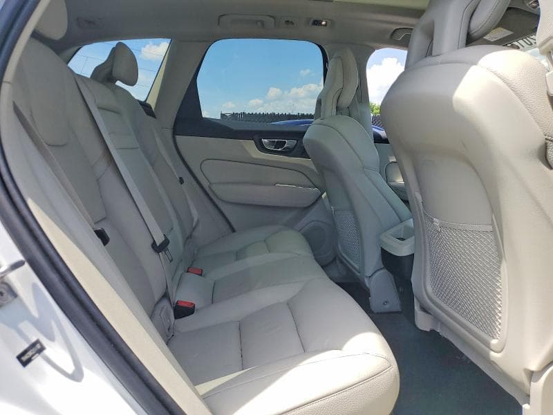 2018 VOLVO XC60 T6 MOMENTUM 11