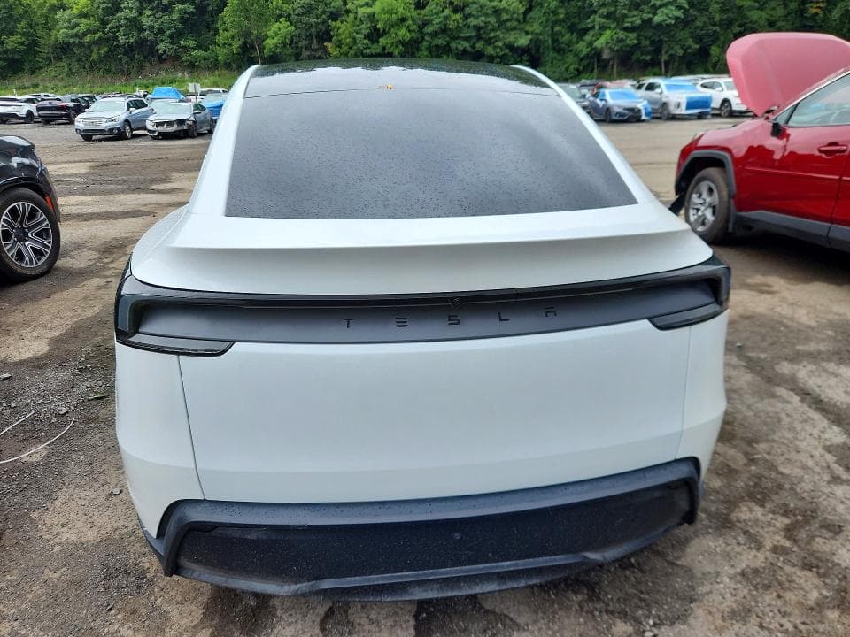 2026 TESLA MODEL Y 6