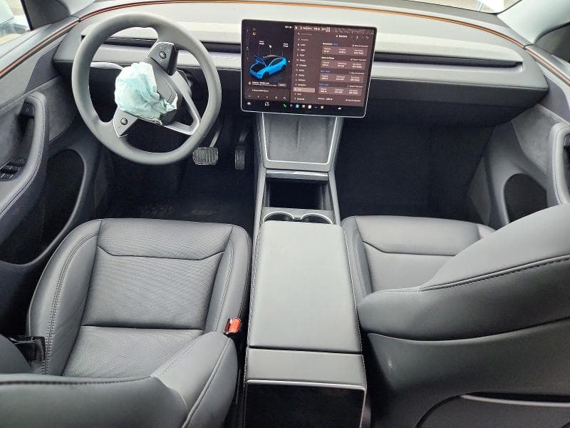 2026 TESLA MODEL Y 8