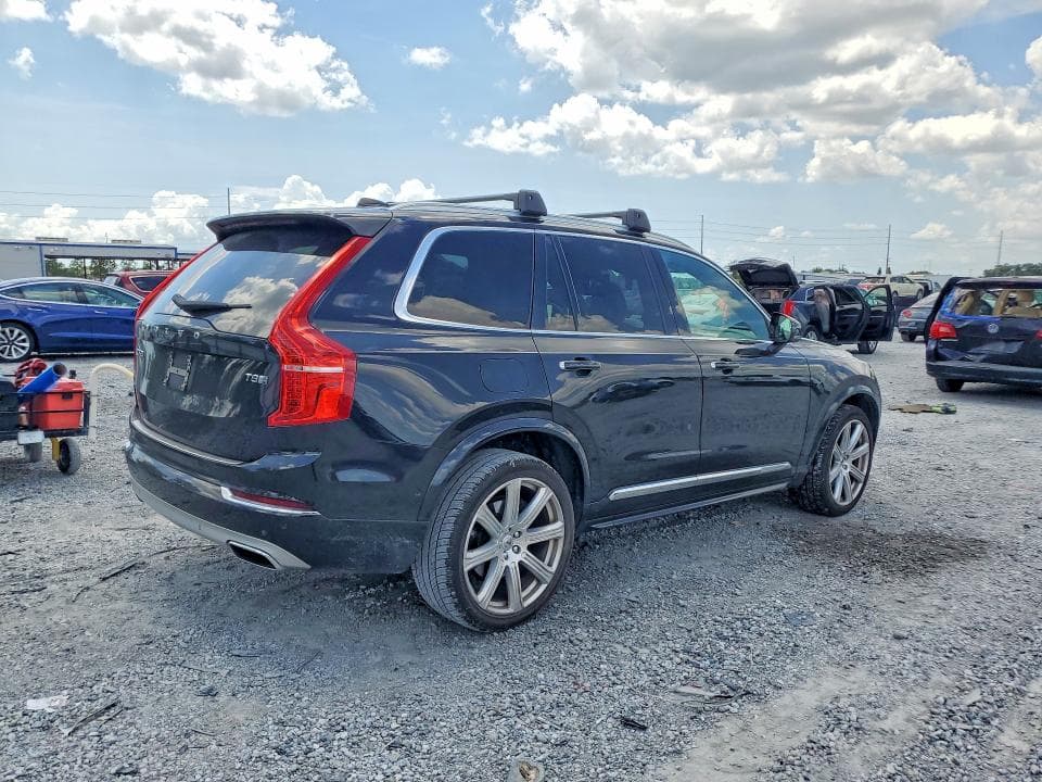 2017 VOLVO XC90 T8 3