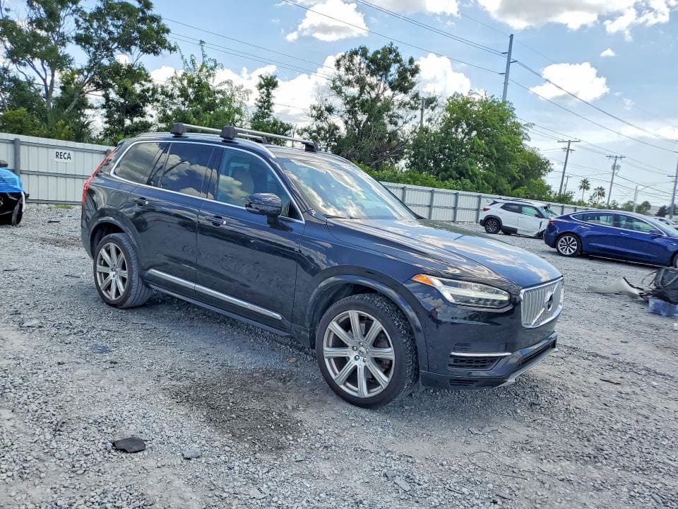 2017 VOLVO XC90 T8 4