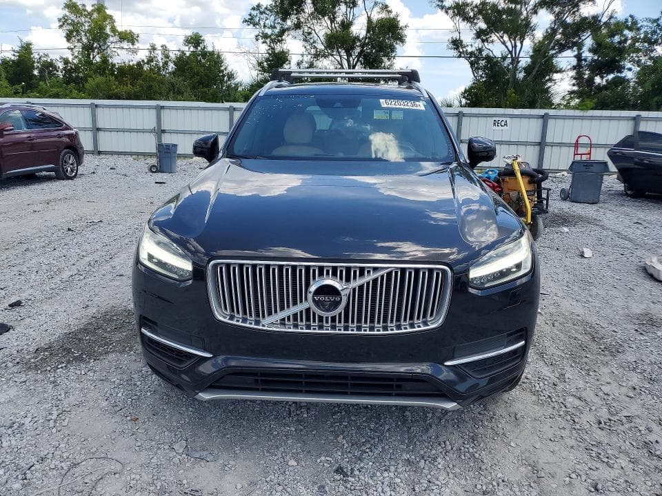 2017 VOLVO XC90 T8 5