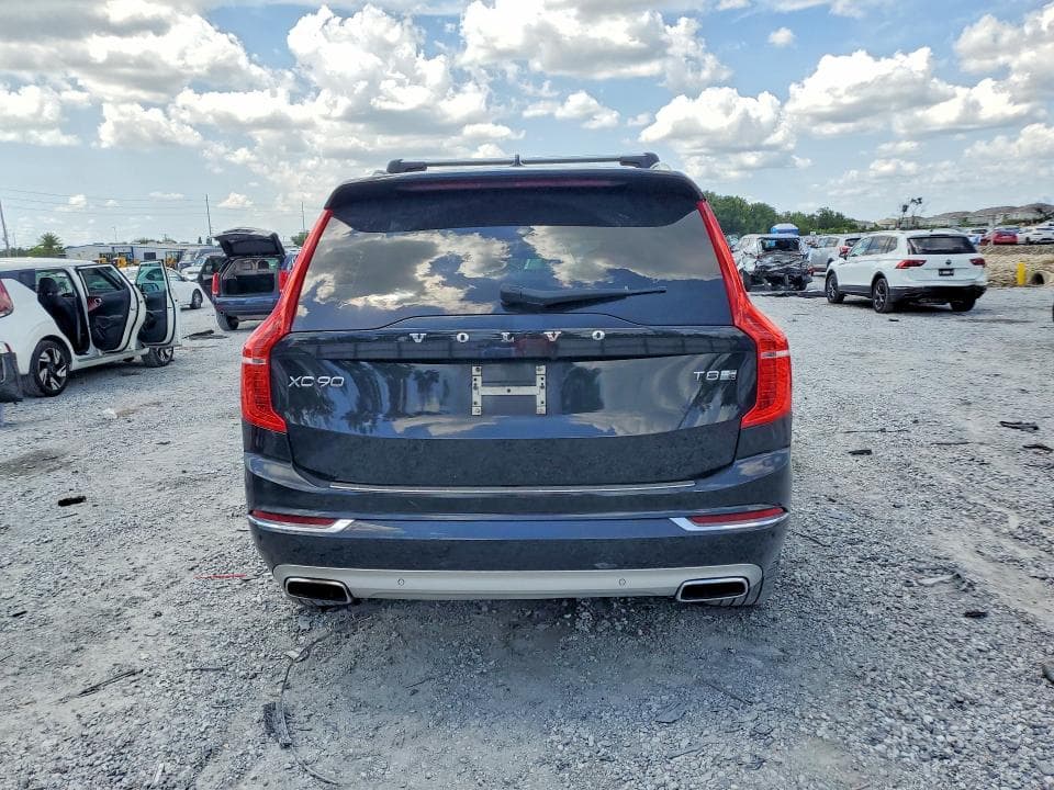 2017 VOLVO XC90 T8 6