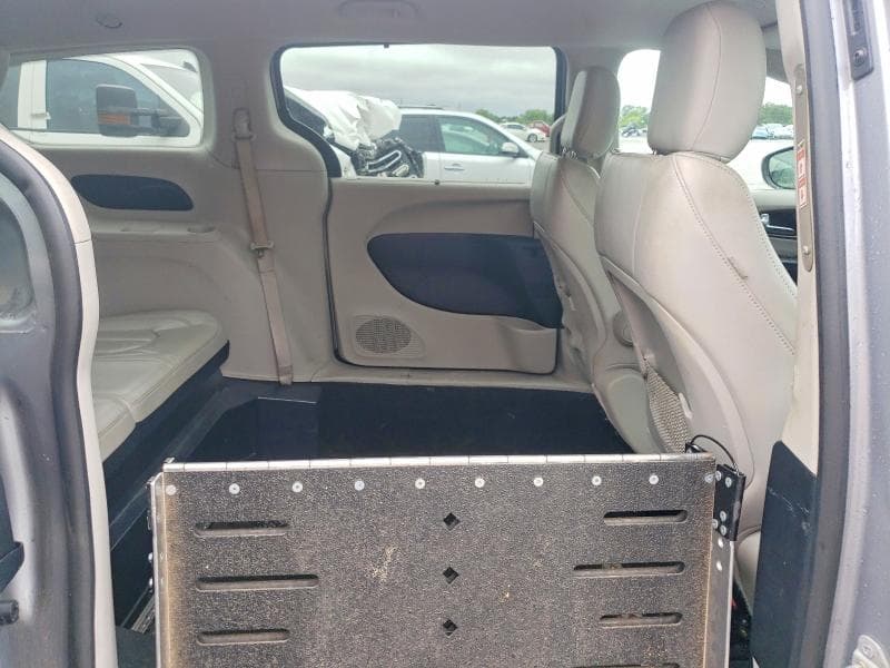 2021 CHRYSLER VOYAGER LXI 11