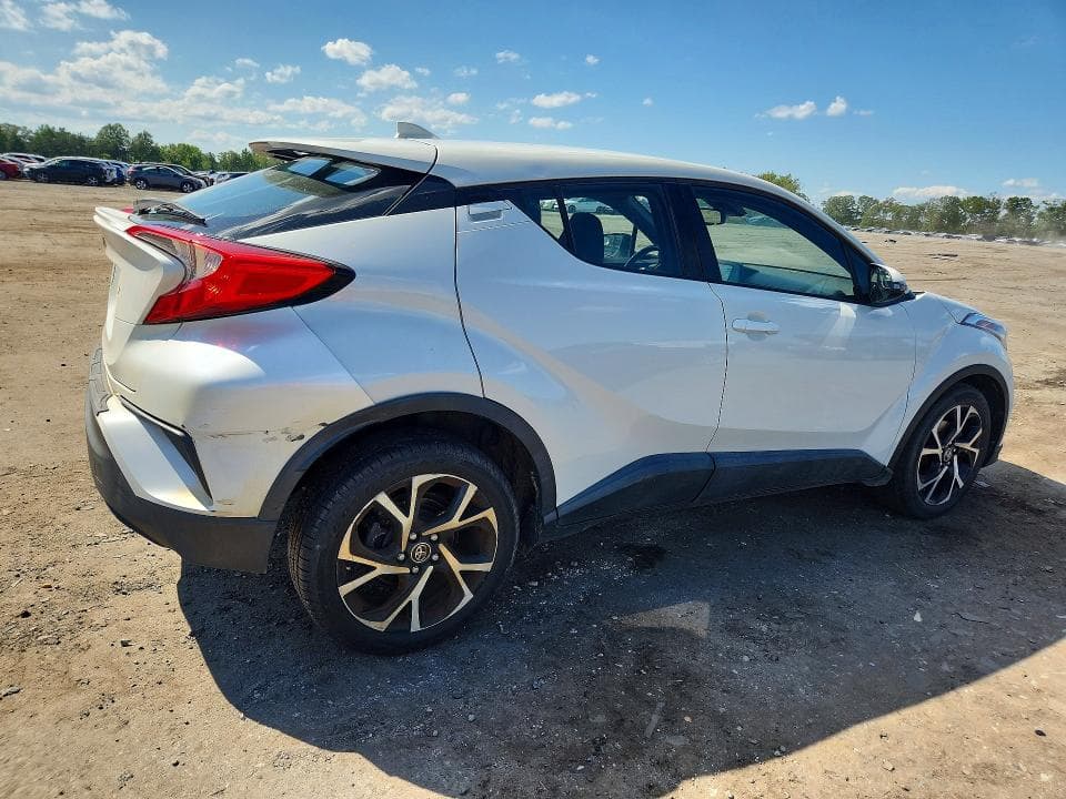 2018 TOYOTA C-HR XLE 3