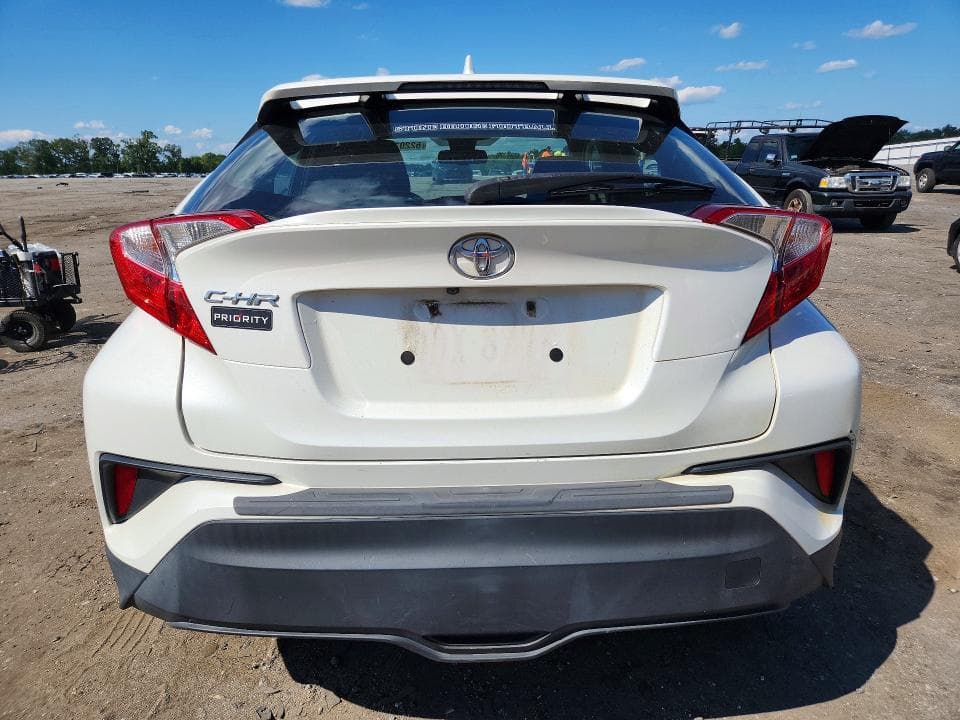2018 TOYOTA C-HR XLE 6