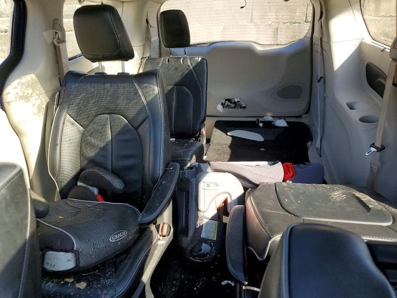 2018 CHRYSLER PACIFICA HYBRID LIMITED 10