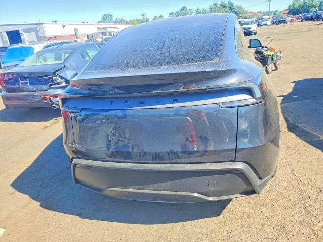 2026 TESLA MODEL Y 6