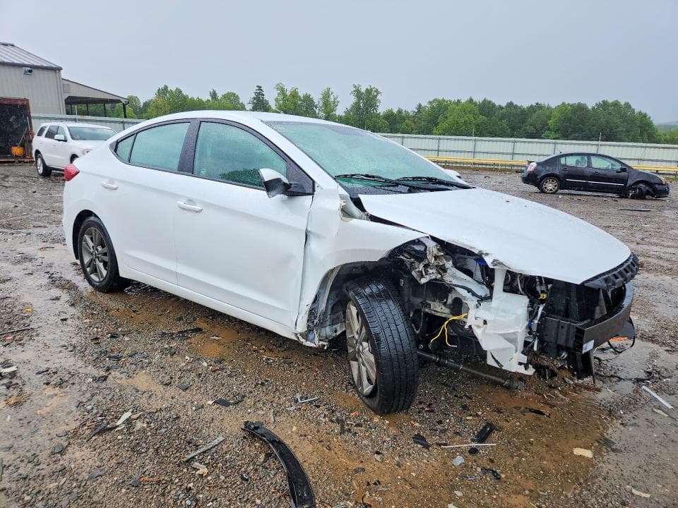 2017 HYUNDAI ELANTRA SE 4