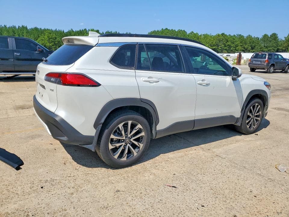 2024 TOYOTA COROLLA CROSS XLE 3
