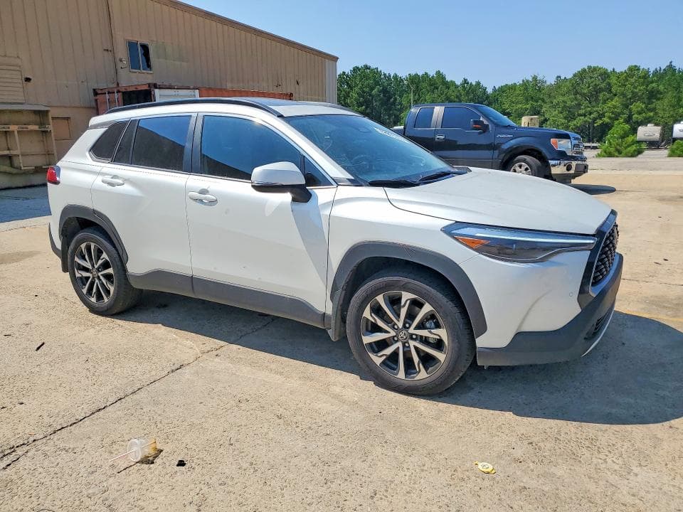 2024 TOYOTA COROLLA CROSS XLE 4