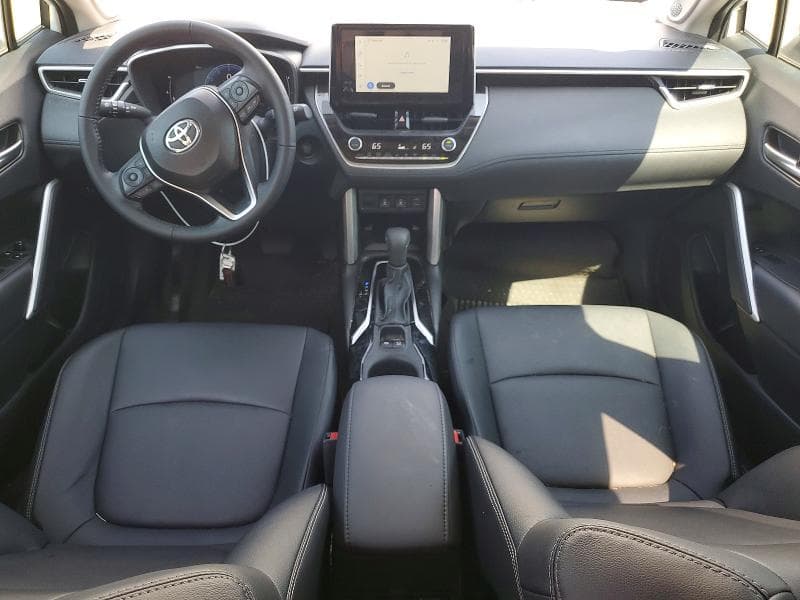 2024 TOYOTA COROLLA CROSS XLE 8