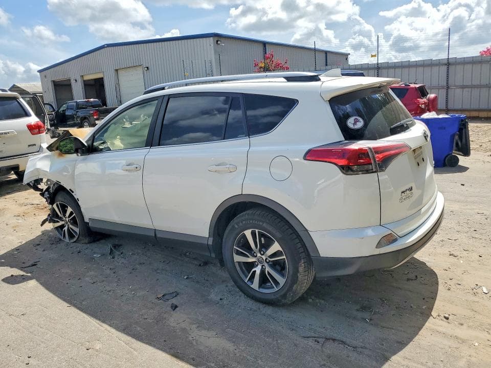 2018 TOYOTA RAV4 XLE 2