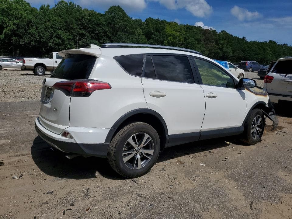 2018 TOYOTA RAV4 XLE 3
