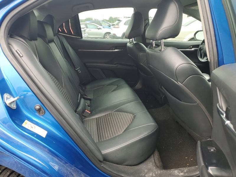 2019 TOYOTA CAMRY SE 10