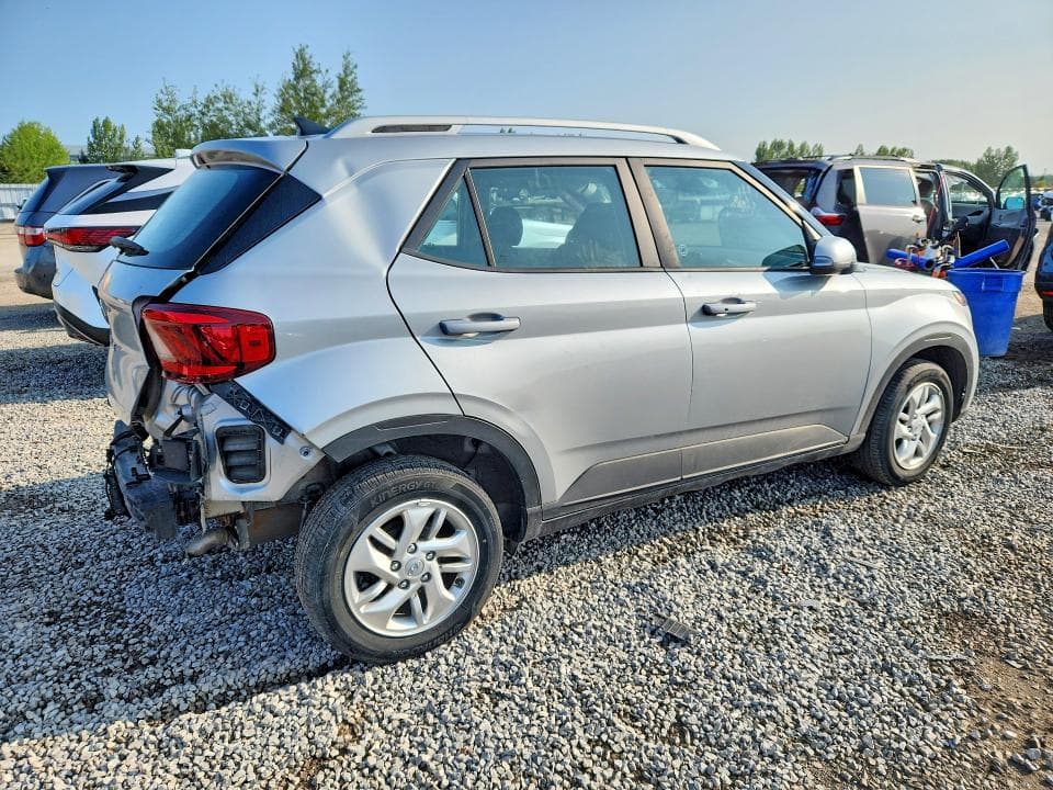 2022 HYUNDAI VENUE 3