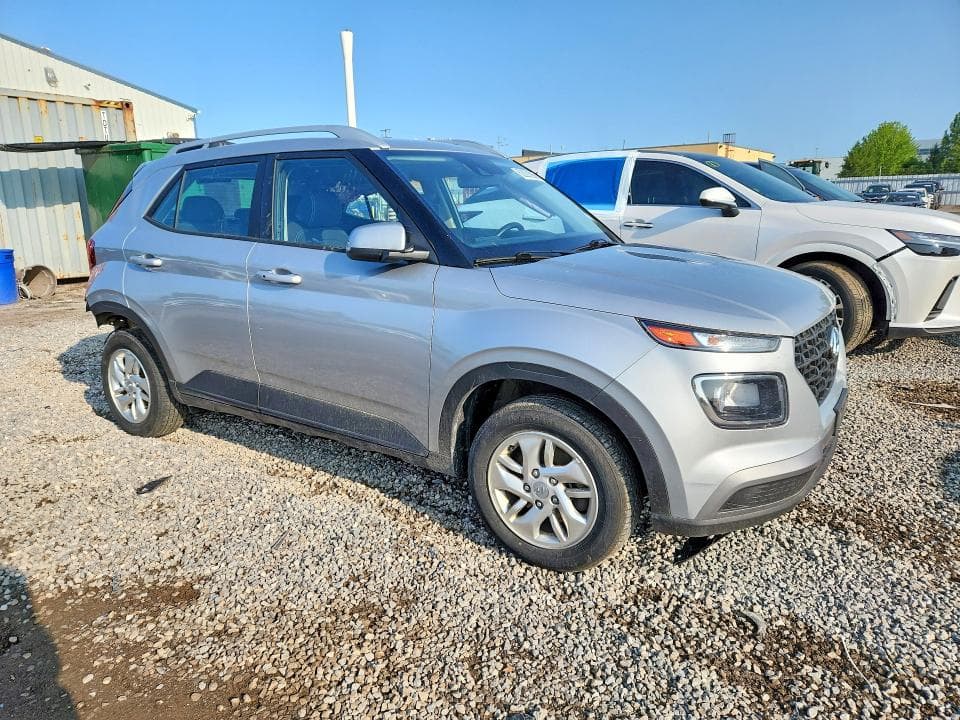 2022 HYUNDAI VENUE 4