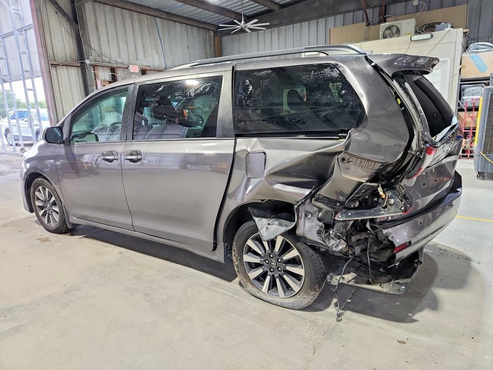 2020 TOYOTA SIENNA XLE 7-PASSENGER 2