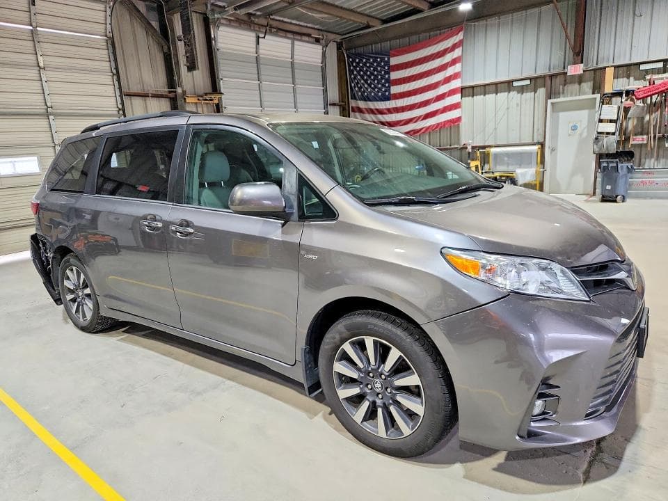 2020 TOYOTA SIENNA XLE 7-PASSENGER 4