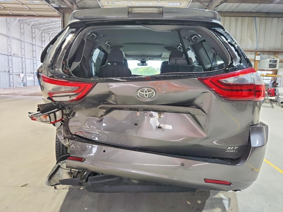 2020 TOYOTA SIENNA XLE 7-PASSENGER 6