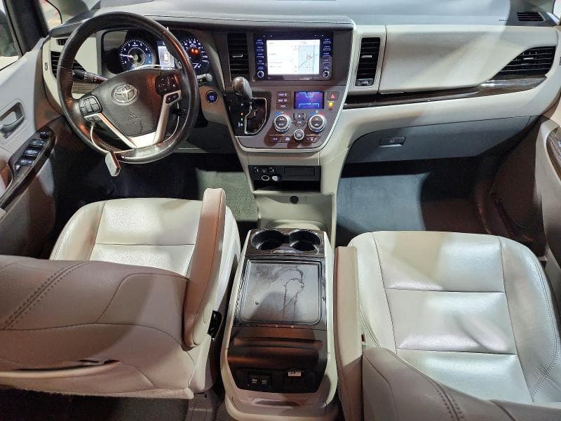 2020 TOYOTA SIENNA XLE 7-PASSENGER 8