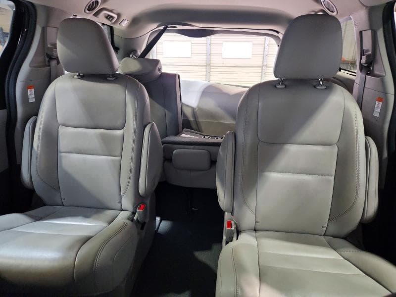 2020 TOYOTA SIENNA XLE 7-PASSENGER 10