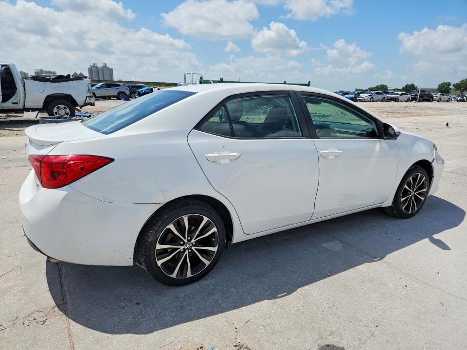 2017 TOYOTA COROLLA SE 3