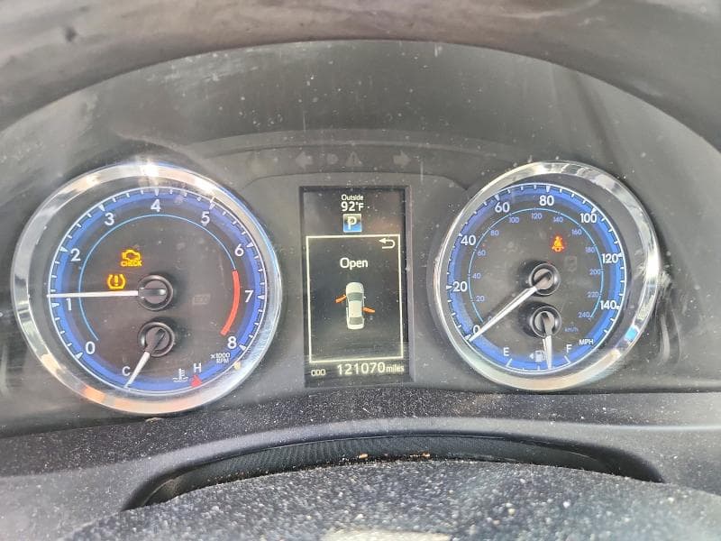2017 TOYOTA COROLLA SE 9
