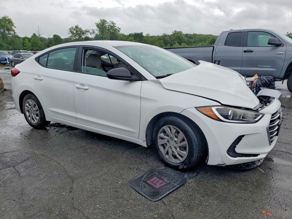 2017 HYUNDAI ELANTRA SE 4