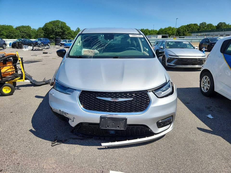 2024 CHRYSLER PACIFICA TOURING L 5