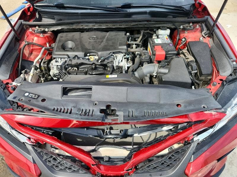 2020 TOYOTA CAMRY SE 11
