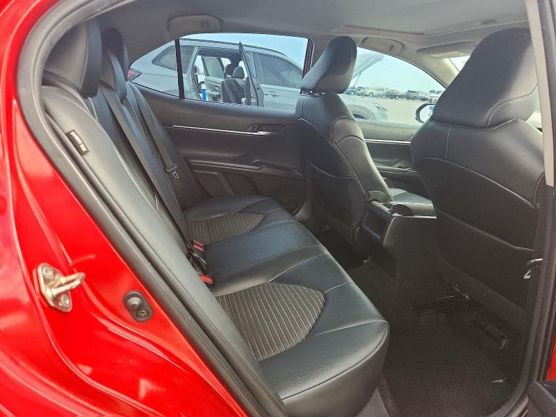 2020 TOYOTA CAMRY SE 10