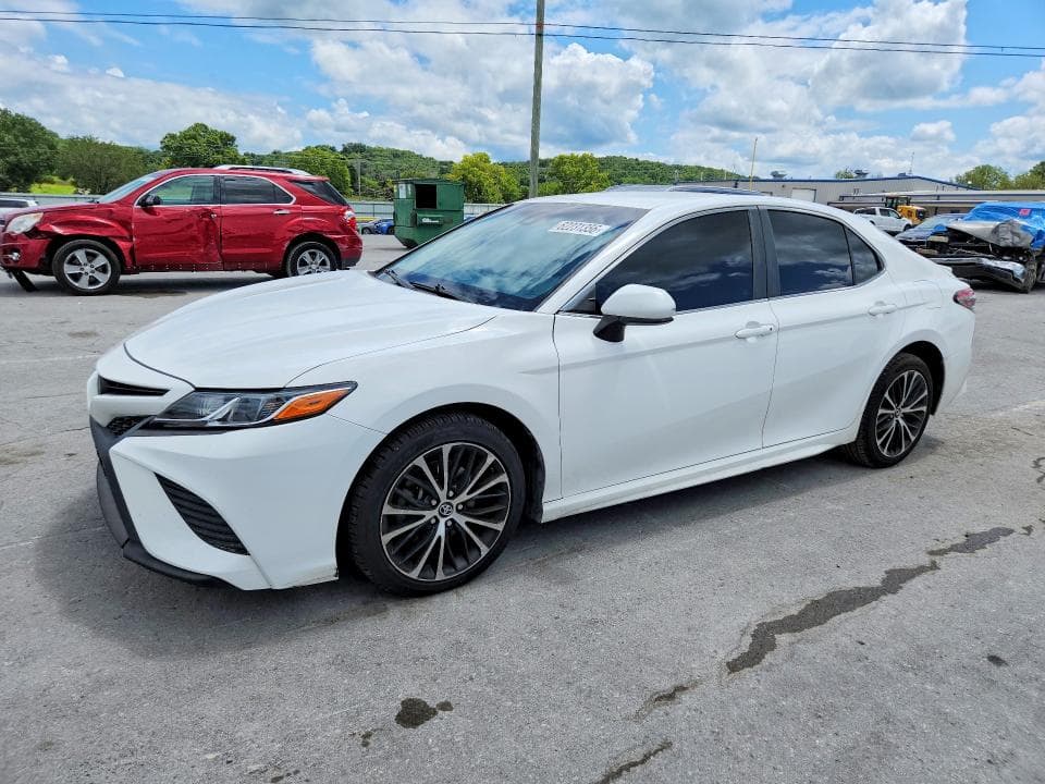 2018 TOYOTA CAMRY SE - 1