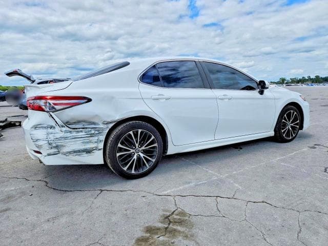 2018 TOYOTA CAMRY SE 3