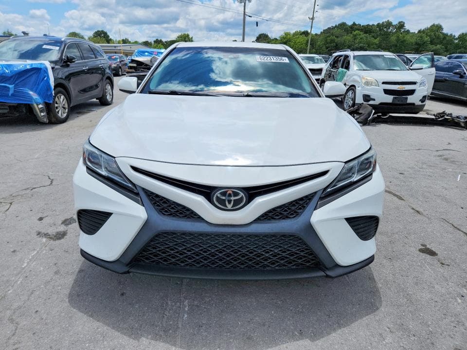 2018 TOYOTA CAMRY SE 5