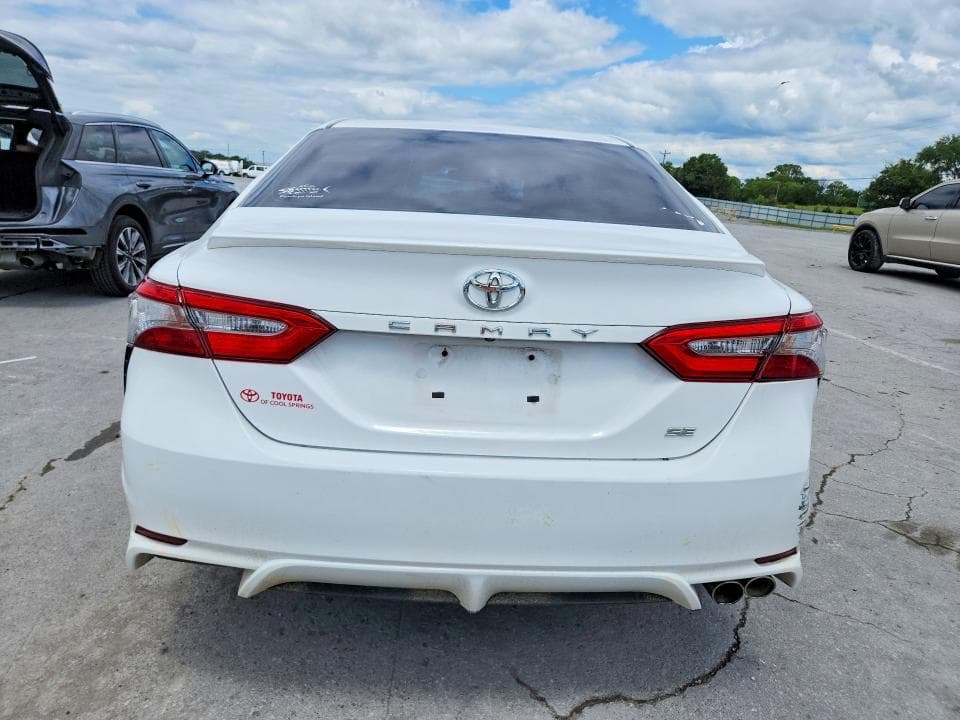 2018 TOYOTA CAMRY SE 6