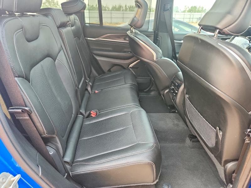 2023 JEEP GRAND CHEROKEE OVERLAND 4XE 11